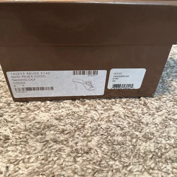 Gucci Women's Black Sandals with Logo Detail - Picture 8 of 8